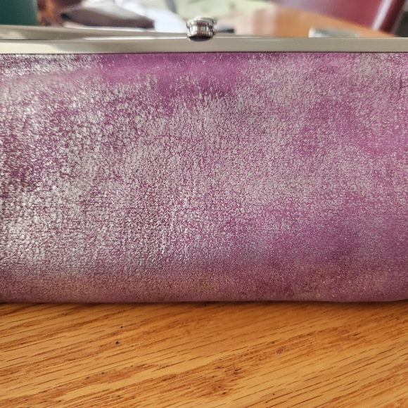 Hobo Lauren Clutch - Picture 5 of 11